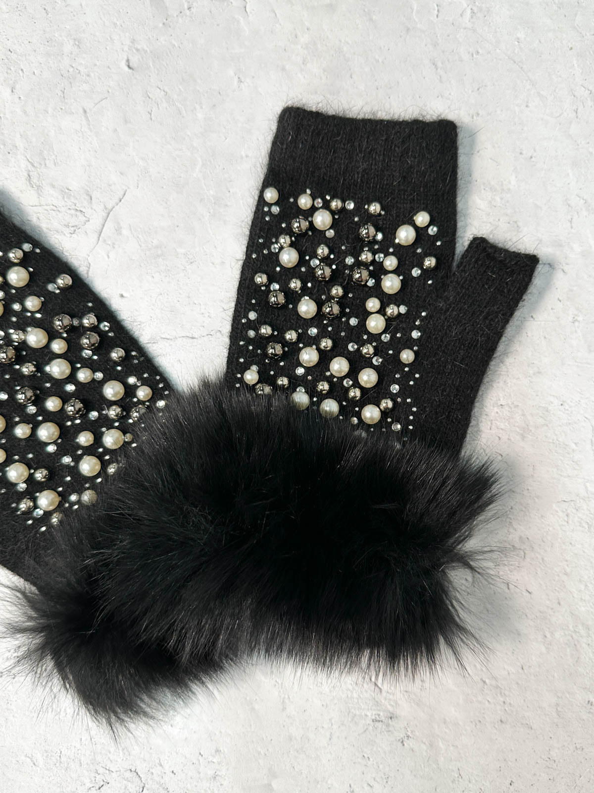 Pearls & Fur Trim Fingerless Mittens, Black